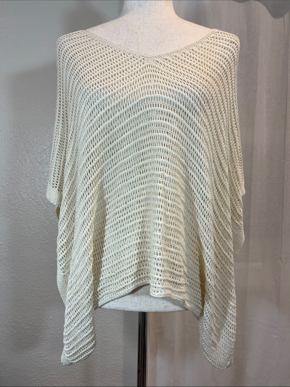 Light Cream Open-Knit Women's Sweater Poncho. Size S. NWOT